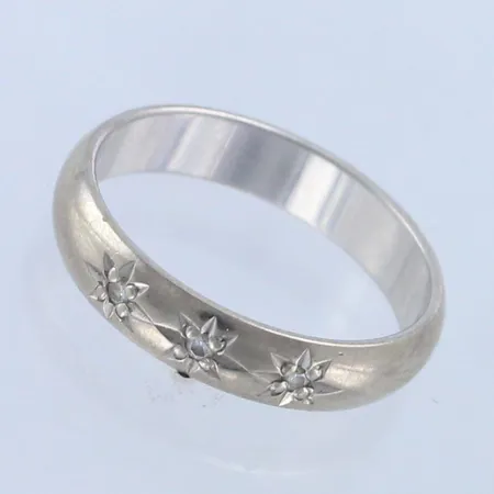 Timanttisormus 3xn.0.005ct, koko 16¼, 585 valkokulta, paino 3,1g 