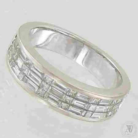 Timanttisormus 24xn.0.01ct 21xn.0.04ct, pieniä käytön jälkiä, koko 16¾, 750 valkokulta, paino 6,0g 