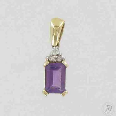Kiviriipus timanteilla 3xn.0.005ct, korkeus 15mm, 585br, paino 1,1g 