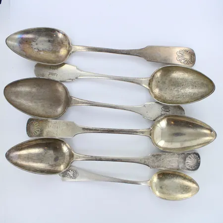 Kuusi kahvilusikkaa, kaiverrettu, käytön jälkiä, pituus 163-220mm, 813hopea, paino 277,6g 