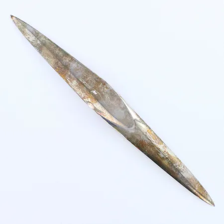 Kirjeveitsi Tapio Wirkkala, kaiverrettu, pituus 210mm, kaiverrettu, 830hopea, paino 35,2g 