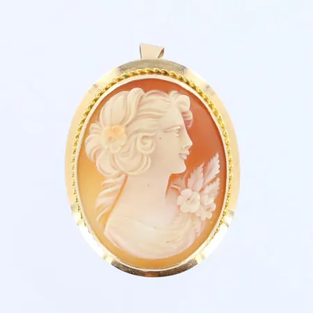 Camee-riipus, kaiverrettu, korkeus 44mm, leveys 31mm, 585br, paino 11,0g 