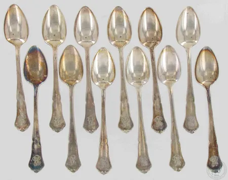 12 kahvilusikkaa, Chippendale, kaiverrettuja ja käytön jälkiä, 115mm, 813, paino 144,7g