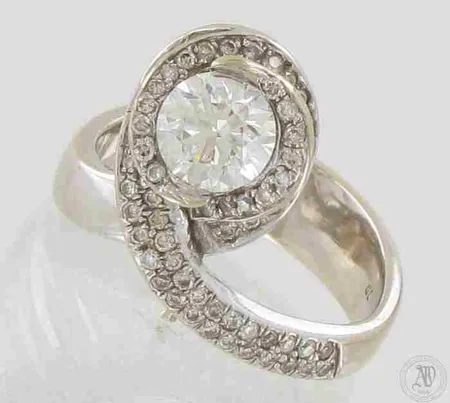 Timanttisormus 1xn.0.86ct 63xn.0.005ct, koko 16½, 750 valkokulta, paino 7,4g 