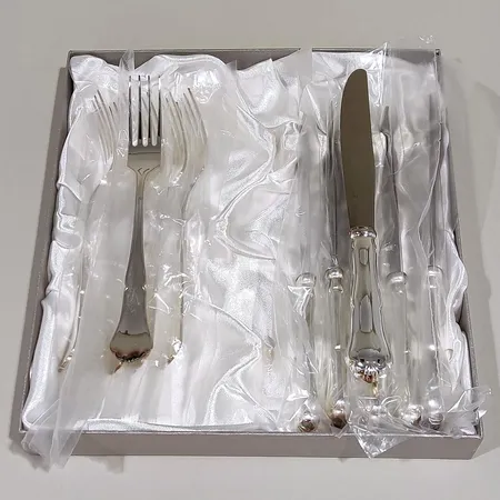 Kuusi jälkiruokahaarukkaa ja -veistä, Chippendale, pituudet 175-200mm, 830 ja 830br, painot 220,8g ja 363,7g