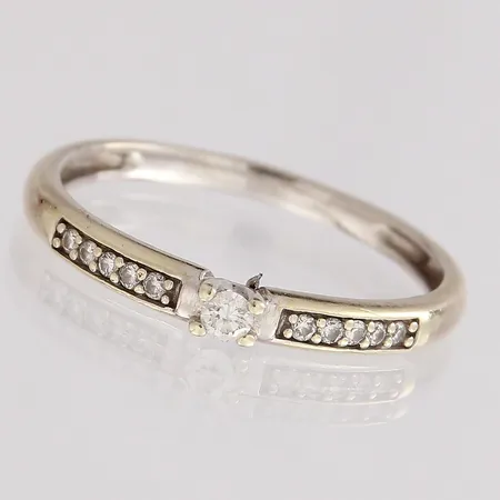 Timanttisormus 10xn.0.005ct 1xn.0.05ct, koko 18½, 585, paino 2,3g Paino: 2,3 g