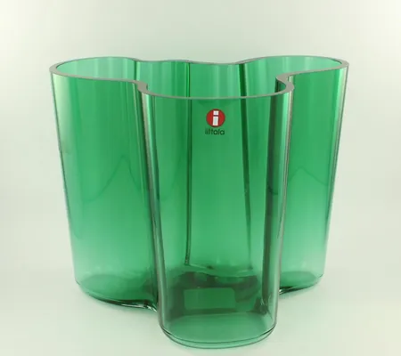Aalto-maljakko Iittala, design Alvar Aalto, Emerald - Smaragdi, korkeus 120mm, laser kaiverrus Lähetetään postipakettina.