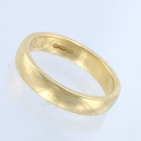 Sileä sormus, kaiverrettu, koko 17¾, 750, paino 5,8g 