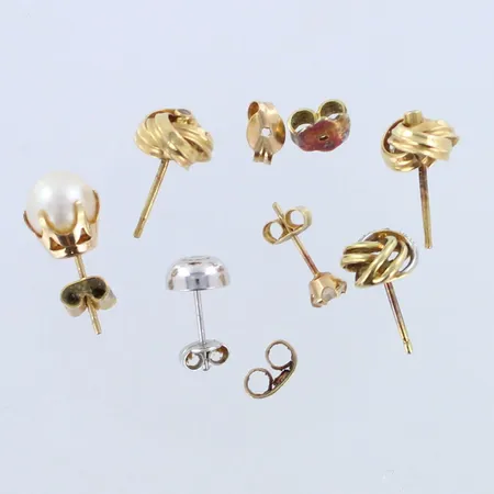 Yksittäisiä korvakoruja, 585br, paino 5,1g