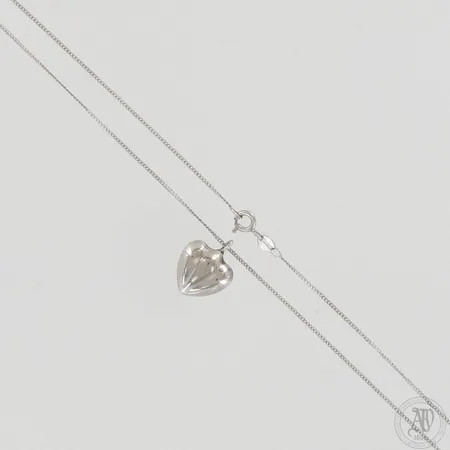 Panssarikaulaketju ja sydänriipus, Kultakeskus ja Ratia, pituus, korkeus ja leveys 41cm, 18mm ja 15mm, 925, paino 2,9g 