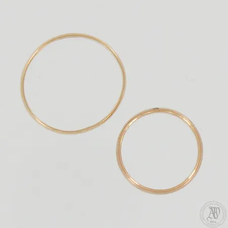 Viallisia sormuksia, 750, paino 7,8g  