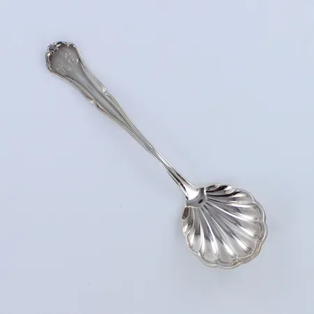 Sokerilusikka, Chippedale, kaiverrettu, pituus 115mm, 830, paino 14,7g 