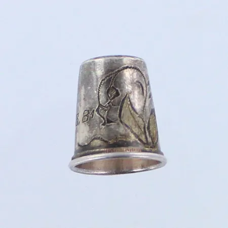 Hopeinen sormustin, kaiverrettu, kotkeus 20mm, 830hopea, paino 4,0g 