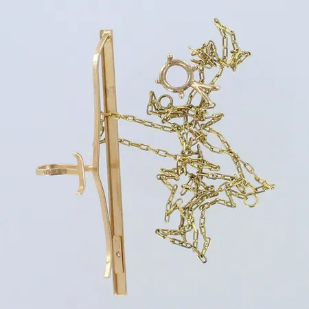 Viallisia kultakoruja, 585, paino 5,7g 