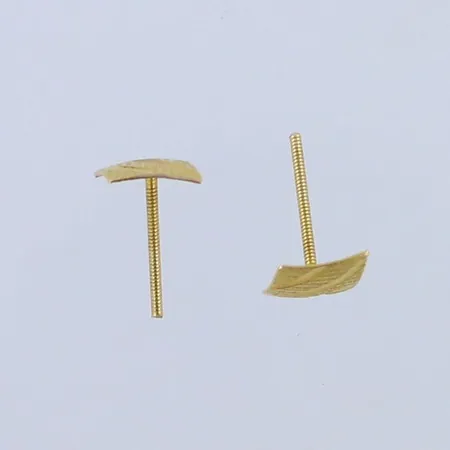 Kuvioidut korvakorut, taustat puuttuu, korkeus 6mm, 750, paino 0,4g 