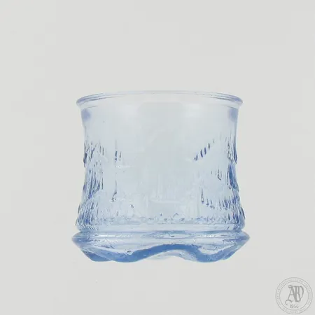 Kuusi lasia Riihimäen lasi, Revontulet, Design Erkkitapio Siiroinen, korkeus 60mm, vuosilta 1978-1982.  Lähetetään postipakettina.