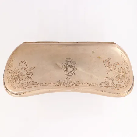 Silmälasikotelo, kaiverrettu, mitat 160x66mm, 813br, paino 107,2g Paino: 107,2 g