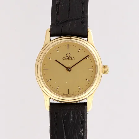 Kultarannekello, Omega, kaiverrettu, taulun Ø 22mm, quartz:paristo loppunut, nahkarannekeen pituus 155-195mm, 585br, paino 16,8g