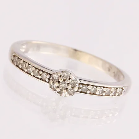 Timanttisormus 6xn.0.005ct 12xn.0.01ct, koko 16½, 585 valkokulta, paino 1,6g Paino: 1,6 g