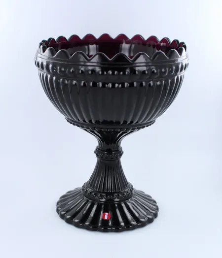 Mariskooli, Iittala Marimekko, korkeus 155mm, luumu, pohjassa kyttökulumia Lähetetään postipakettina.