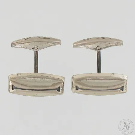 Kalvosinnapit, kaiverrettu ja käytön jälkiä, mitat 7x20mm, 813br, paino 7,5g Paino: 7,5 g