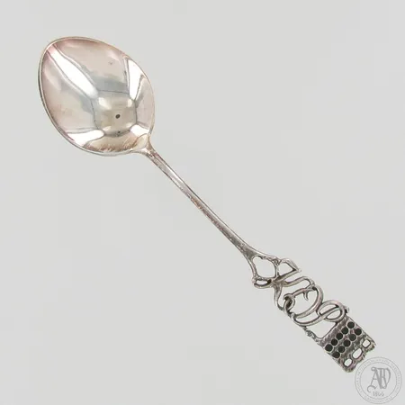 Yksi lusikka, P. Sarpaneva, pituus 165mm, 813, paino 29,6g Paino: 29,6 g