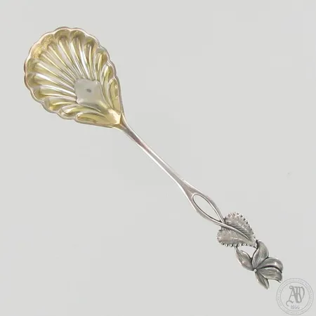 Sokerilusikka, kaiverrettu, pituus 125mm, 813, paino 13,5g Paino: 13,5 g
