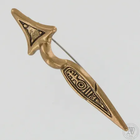 Rintakoru Kalevala Koru, Uskelan nuoli, leveys 74mm, pronssia
