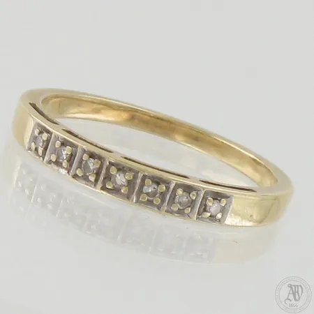 Timanttisormus 7xn.0.005ct, käytön jälkiä, koko 19, 585, paino 2,7g Paino: 2,7 g