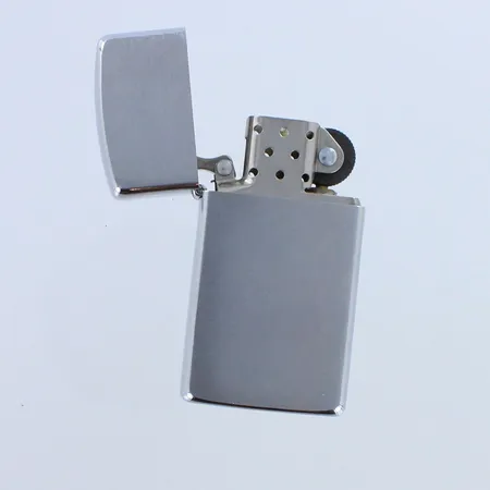 sytytin zippo, käytön jälkiä, bensa loppu 