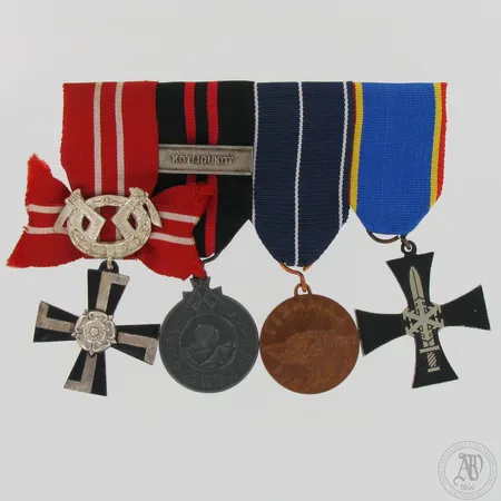 Ripa; Vr 4 mk, Ts. mm soljella, Js. mm. ja Jatkosodan Lapin risti I tyyppi. 