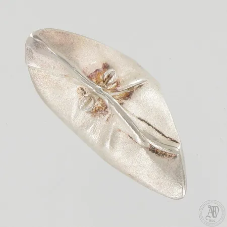 Gondan naamio -sormus, Lapponia koru, design Björn Wekström, koko 18¼, vuodelta 2001, 925, paino 19,4g Paino: 19,4 g