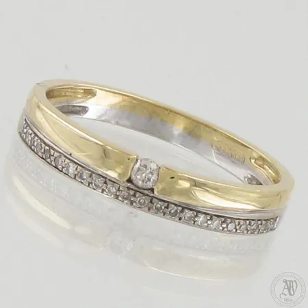 Timanttisormus 22xn.0.005ct 1xn.0.03ct, koko 17, 585 kelta- ja valkokulta, paino 2,2g Paino: 2,2 g