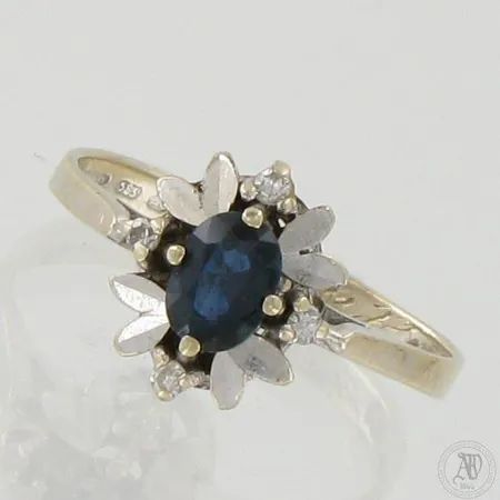 Viallinen kivisormus timanteilla 4xn.0.01ct, 585br valkokulta, paino 1,9g Paino: 1,9 g