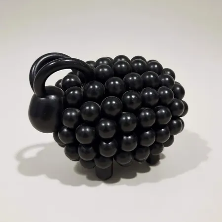 Puuveistos, Aarikka, Pässi, hiili, korkeus 140mm Lähetetään postipakettina.