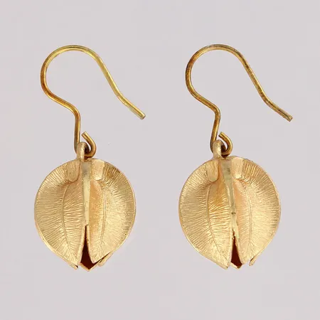 Korvakorut, Kalevela Koru, Lumikukka, design Marja Suna, korkeus 30mm, kullattu pronssi