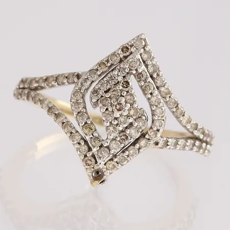 Timanttisormus 79xn.0.005ct, viisi timanttia puuttuu, koko 17¼, 585, paino 2,5g