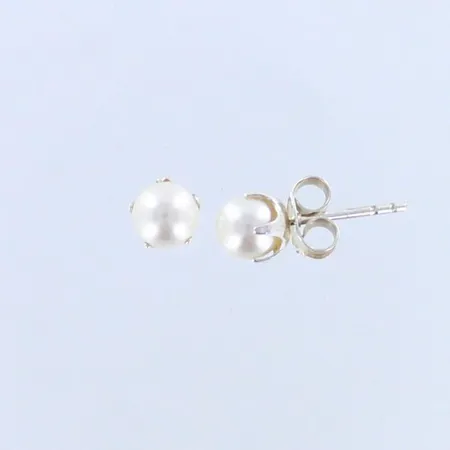Helmi-korvakorut, korkeus 6mm, 830br, paino 0,9g Paino: 0,9 g