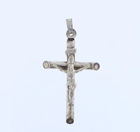 Krusifiksi-riipus, korkeus 37mm, 830, paino 3,6g 