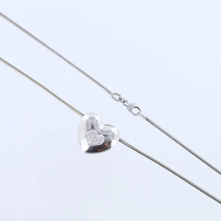 Timanttikaulakoru 13xn.0.01ct, riipuksen leveys 20mm, ketjun pituus 42cm, 750 valkokulta, paino 10,1g 