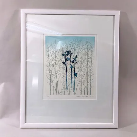 Grafiikkateos, signeeraus Inari Krohn 1995, numeroitu 18/80, teoksen mitat ilman kehyksiä 33x27cm, kehyksien kanssa 60x50cm, kehyksissä kulumaa.