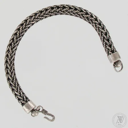 Rannekoru, lukko hieman vääntynyt, pituus ja leveys 225mm ja 8,8mm, 925, paino 56,9g Paino: 56,9 g