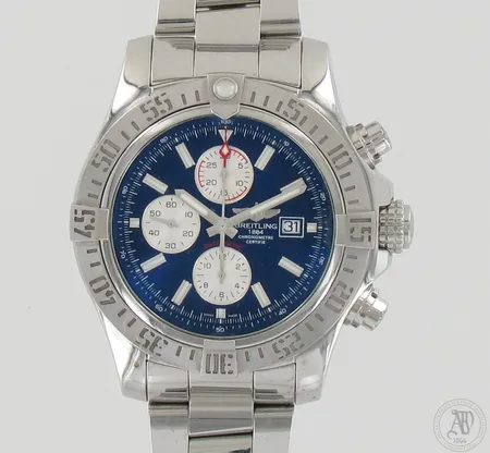 Teräsrannekello Breitling Super Avenger II , automaatti, ref.A13371/C871, sarjanumero 2703812, taulun Ø 48mm, rannekkeen pituus 190mm, kaksi rannekkeen lisäpalaa, takutodistus 8.4.2016, käyttöohje, suojakotelo, laatikko. 
