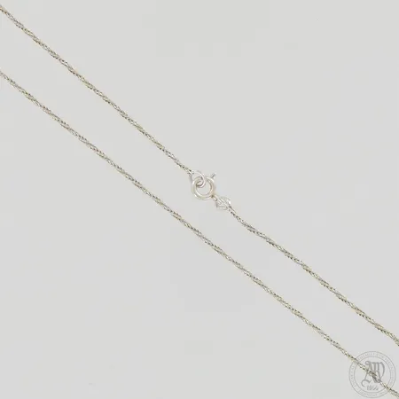 Kaulaketju, pieniä käytön jälkiä, pituus ja leveys 44,5cm ja 1,3mm, 835, paino 4,0g Paino: 4 g