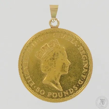 Kolikkoriipus, 1/2 ounce fine gold, 50 GPB, korkeus 35mm, Ø 26mm, riipuslenkki 585, 999, paino 17,3g Paino: 17,3 g