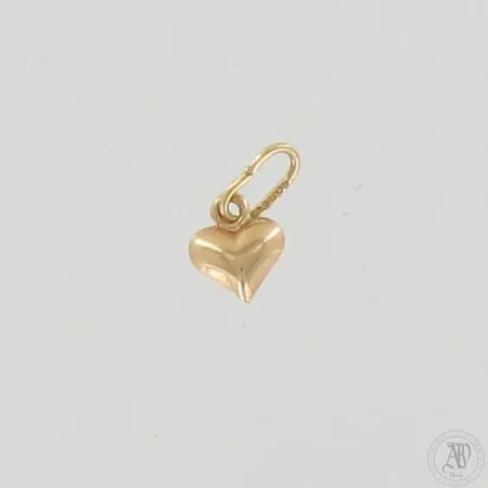 Sydänriipus, korkeus ja leveys 8mm ja 4mm, 585, paino 0,1g Paino: 0,1 g