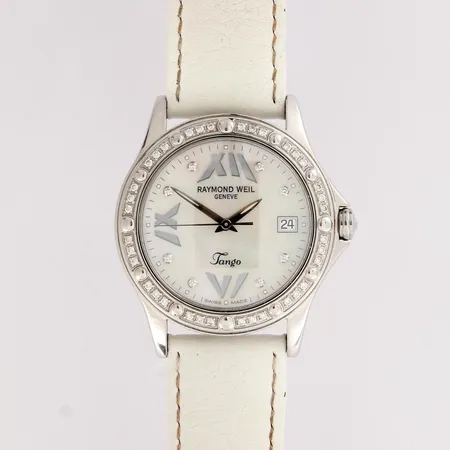 Teräsrannekello Raymond Weil Tango, Mother of pearl, ref 5590, quartz, taulun Ø 38mm, nahkaranneke jossa kulumaa, Lähetetään postipakettina.