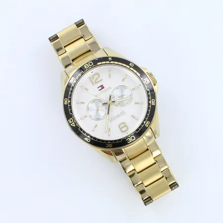 Rannekello Tommy Hilfiger, quartz, TH 328.1.96.2237 lasissa naarmuja, käytön jälkiä, rungon Ø46,5mm, rannekeen pituus 185mm
