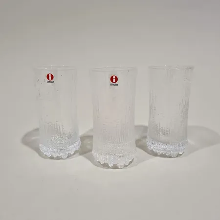 Kolme kuohuviinilasia Iittala, Tapio Wirkkala Ultima Thule, korkeus 115m,  Lähetetään postipakettina.
