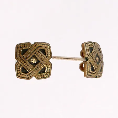 Korvakorut Kalevala koru, toinen tausta puuttuu, korkeus 9mm, pronssia,